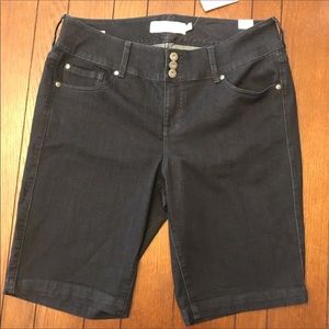 Torrid Dark Blue Denim Jegging Shorts Size18 NWT